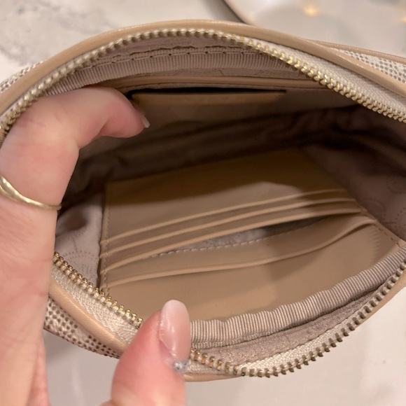 Michael Kors Beige MK Logo Jet Set Crossbody small compact bag - Picture 9 of 10